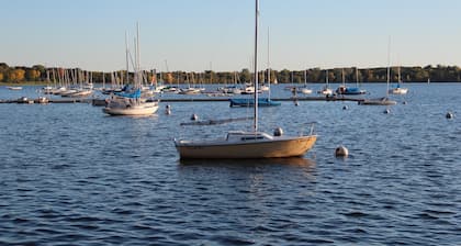 NEW Insta-Worthy Home Steps From The Lakes