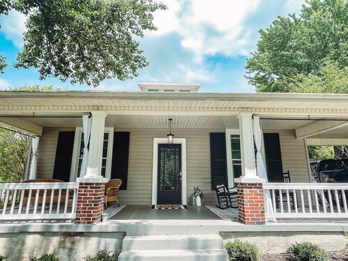 Charming Columbia Cottage - Newly Renovated!