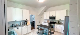 Charming Columbia Cottage - Newly Renovated!