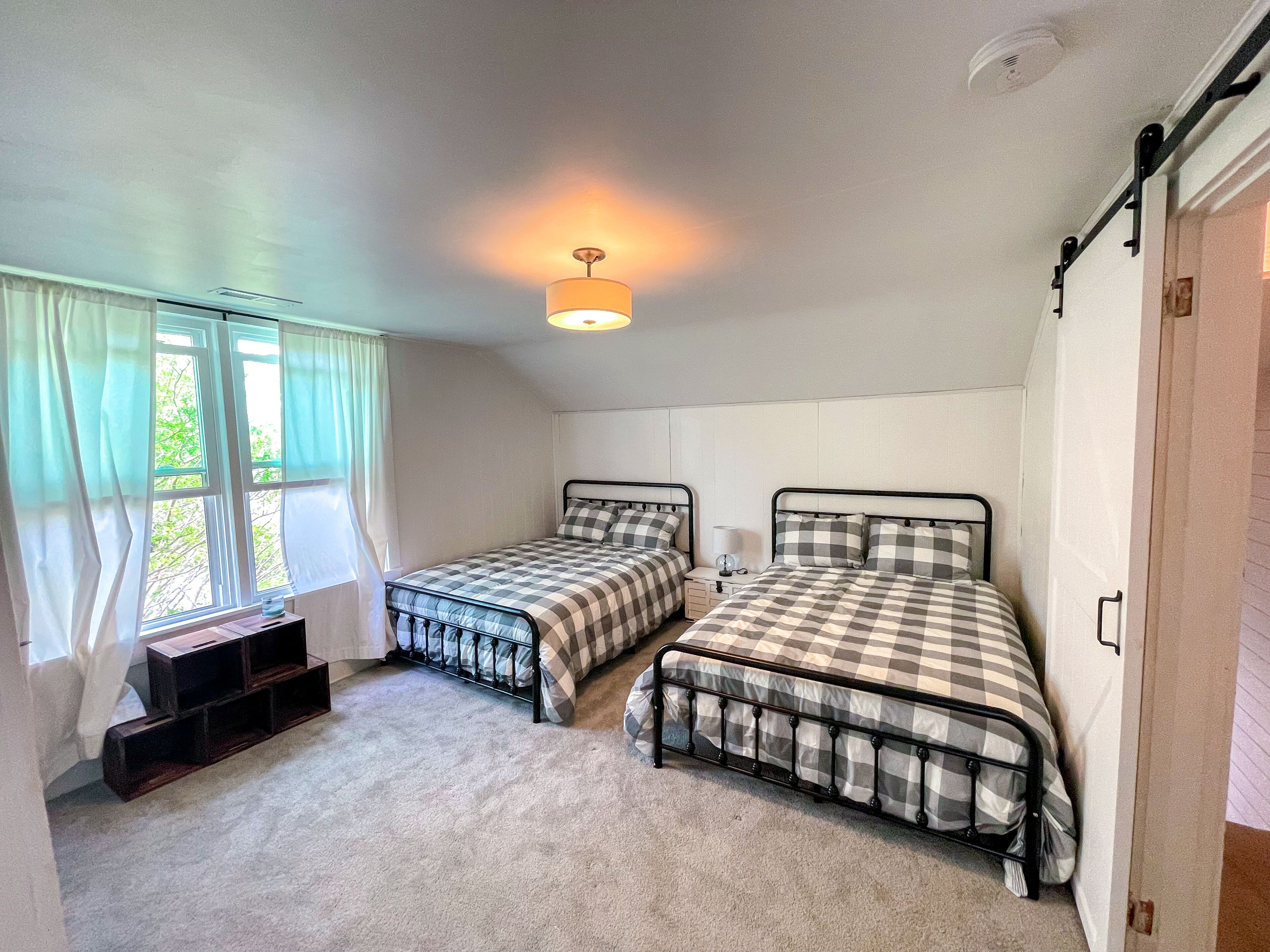 3 bedrooms, iron/ironing board, travel crib, free WiFi