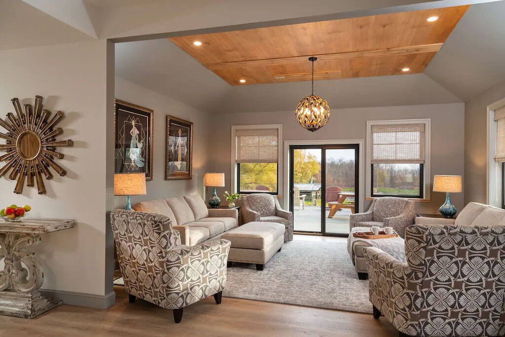 智能电视、书、立体声音响