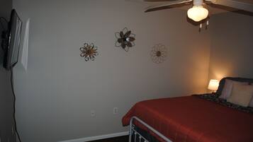 2 habitaciones, tabla de planchar con plancha, wifi y ropa de cama