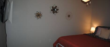 2 habitaciones, tabla de planchar con plancha, wifi y ropa de cama