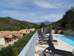 Alberca al aire libre y alberca climatizada