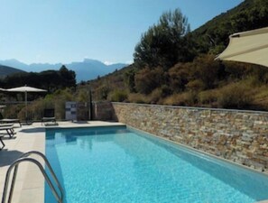 Piscine extérieure, piscine chauffée