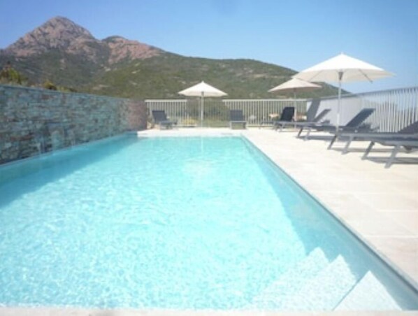 Piscine extérieure, piscine chauffée