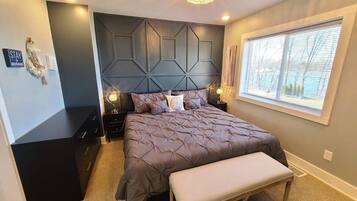 4 chambres, bureau, fer et planche à repasser, lit parapluie