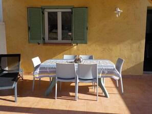 Outdoor dining - Apt heated pool, wifi, 2 bedrooms, air conditioning, 7 min beach 1 min river (Galéria)