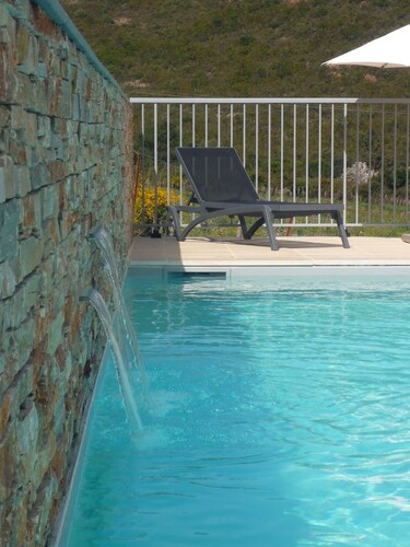 Apt heated pool, wifi, 2 bedrooms, air conditioning, 7 min beach 1 min river
