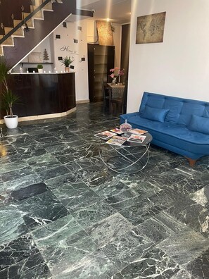 Reception - Occidental Wise Transit Hotel (Bucharest)