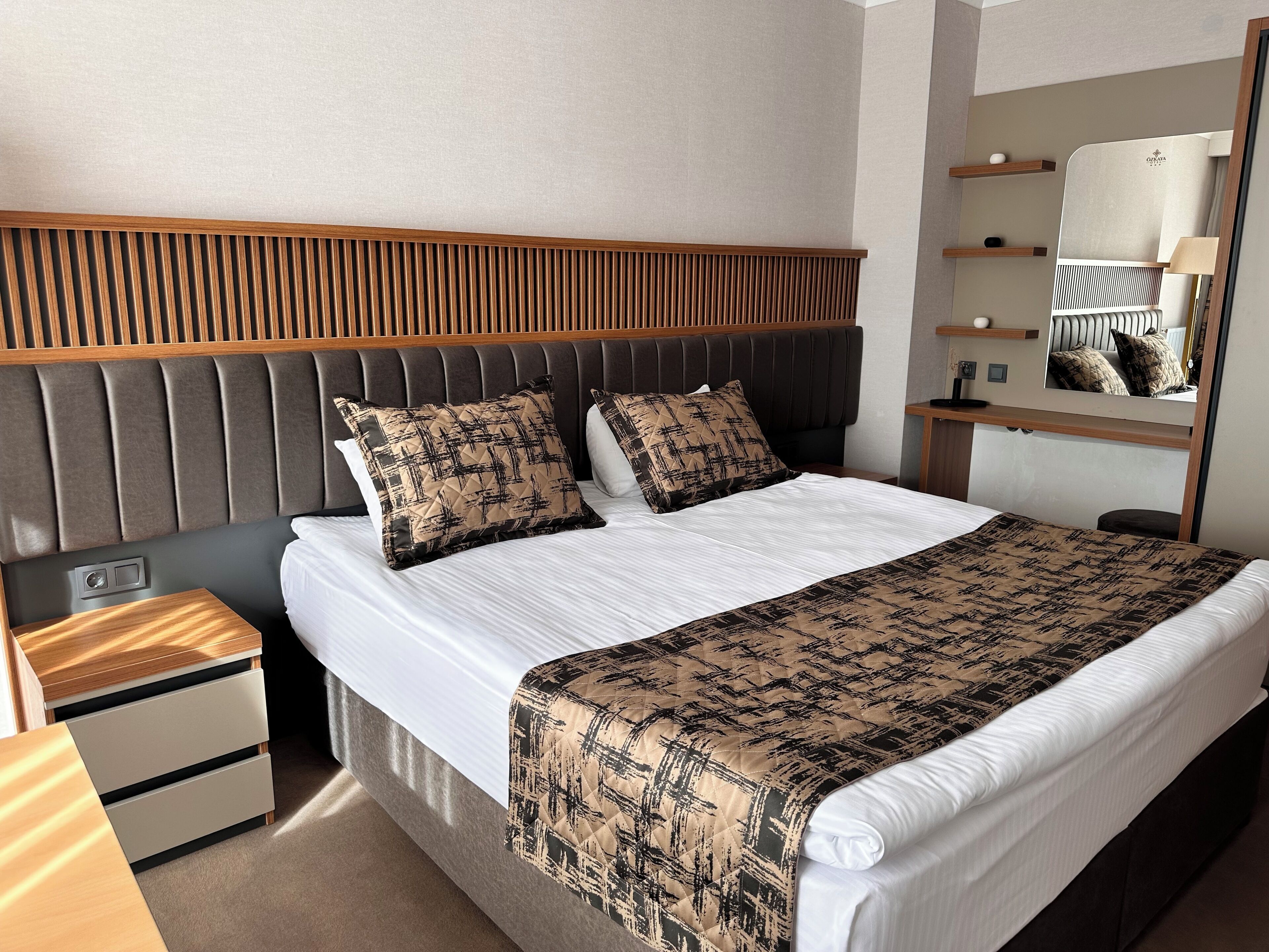 Habitación familiar, 2 camas de matrimonio, vistas a la colina | Sábanas de algodón egipcio y ropa de cama de alta calidad