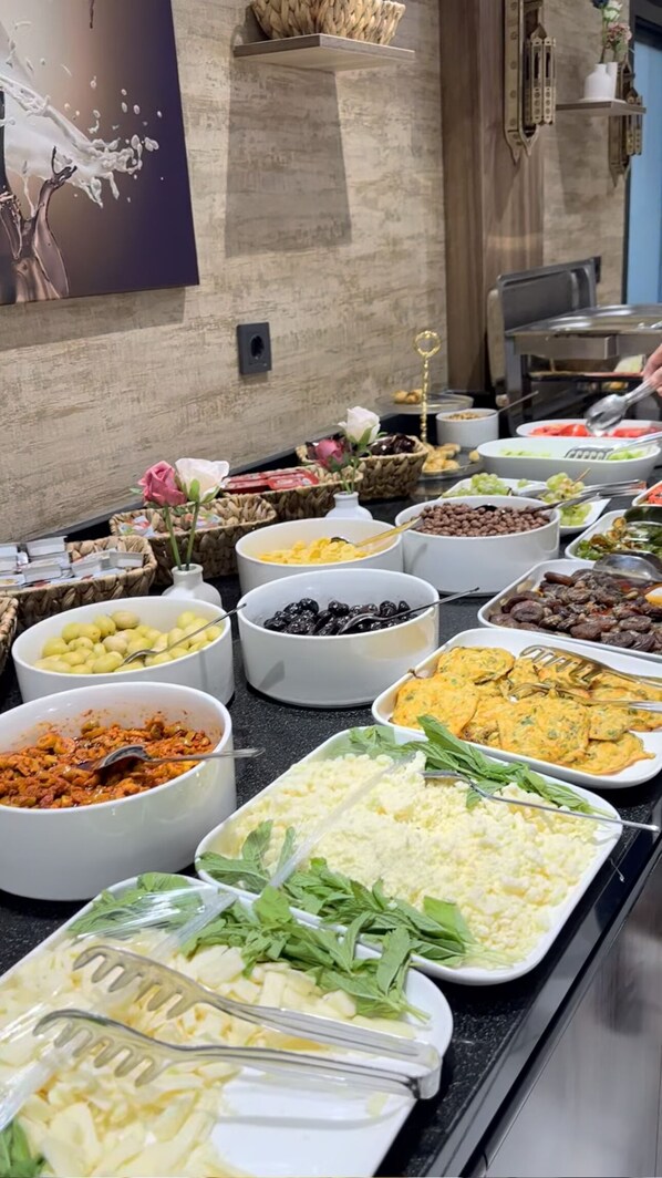 Free daily buffet breakfast - Ozkaya Otel (Sivas)