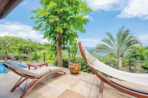 Terrace/patio - Casa Buena Vista – 4-Bedroom Villa with Infinity Pool & Panoramic Views, Playa Hermosa (Playa Hermosa)