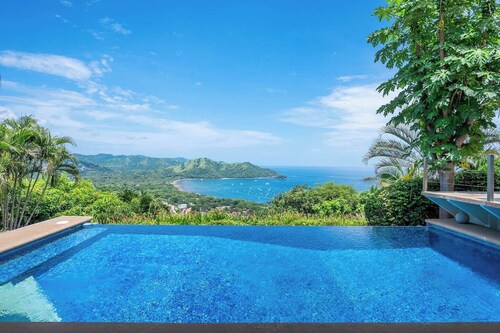 Casa Buena Vista – 4-Bedroom Villa with Infinity Pool & Panoramic Views, Playa Hermosa