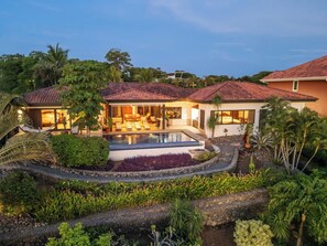 Exterior - Casa Buena Vista – 4-Bedroom Villa with Infinity Pool & Panoramic Views, Playa Hermosa (Playa Hermosa)