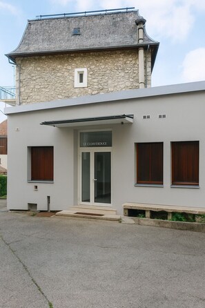 Exterior detail - L'Idéal en Charteuse (Saint-Pierre-de-Chartreuse)