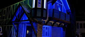 Biergarten Luxe - Center of Downtown Blowing Rock - NEWLY LISTED