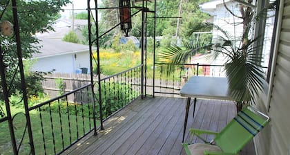 Cosy 4 Bdr. House with Spacious Yard