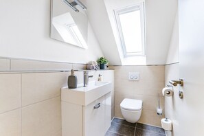 Bruser, hårtørrer, håndklæder, Sæbe