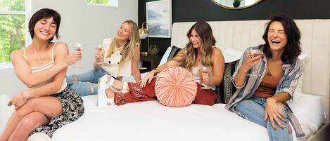 3 chambres, fer et planche à repasser, Wi-Fi, draps fournis