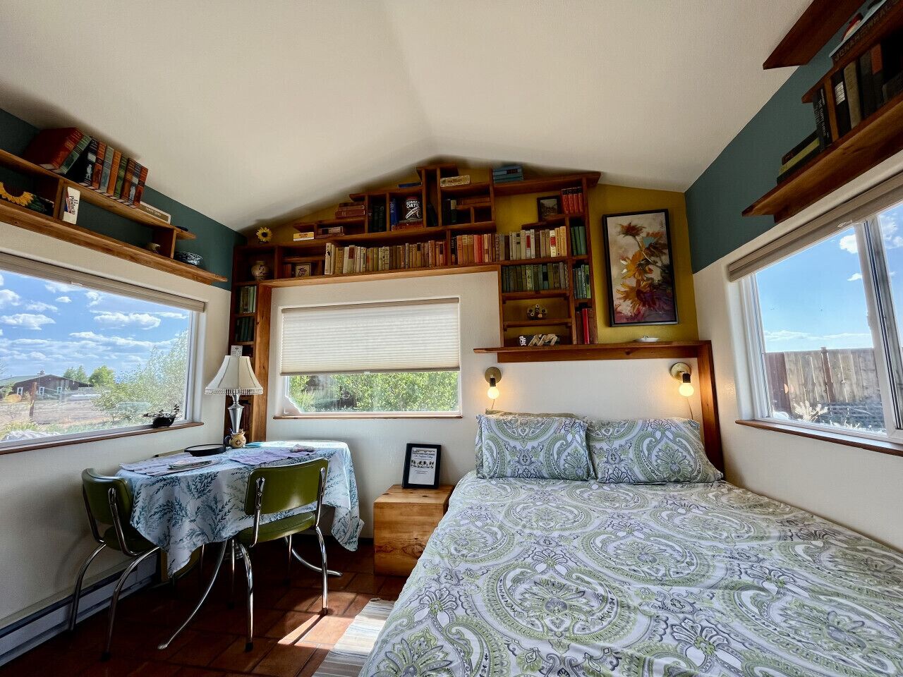 1 bedroom, desk, WiFi, bed sheets