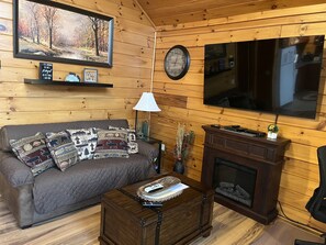 Smart-TV, peis, DVD-spiller og filmbibliotek