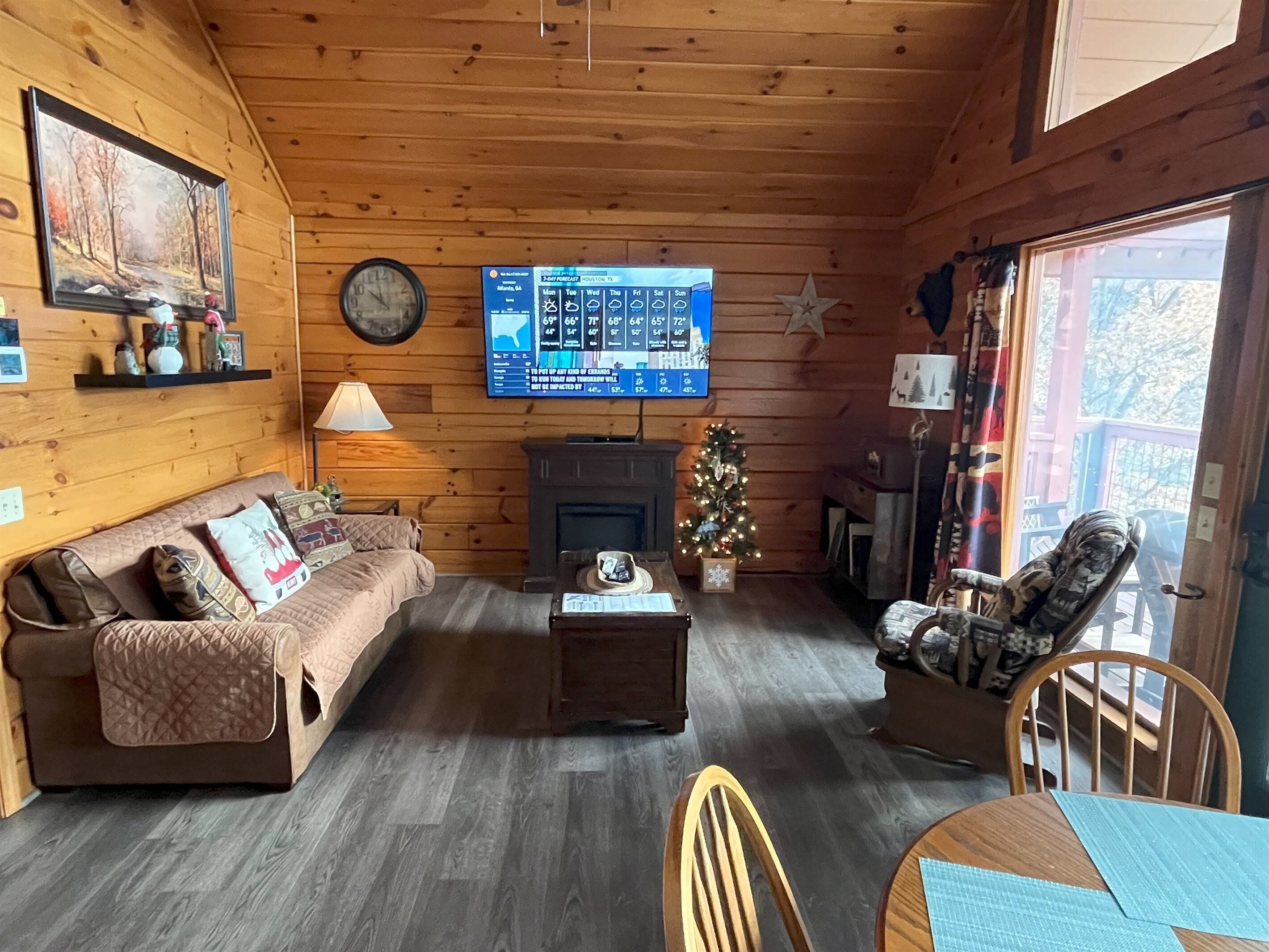 Smart TV, fireplace, DVD player, music library