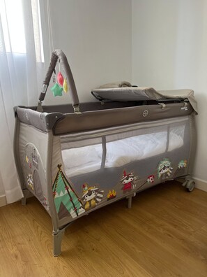 1 bedroom, travel cot, free WiFi, bed sheets