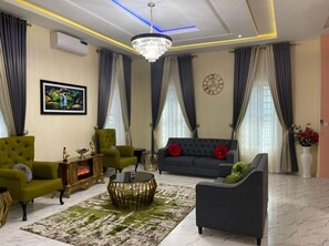TV - Comfort Haven 4 Bedroom Standalone VIP Duplex at Orchid Road Lekkii (Lekki)