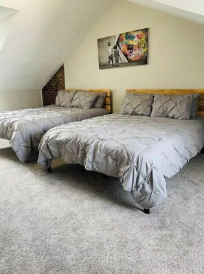 2 soverom, skrivebord, wi-fi (inkludert) og sengetøy