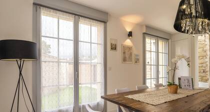 Cosy Blue House in the heart of the forest, rated 4* Private gym in accommodation
