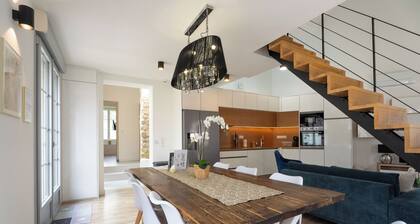 Cosy Blue House in the heart of the forest, rated 4* Private gym in accommodation