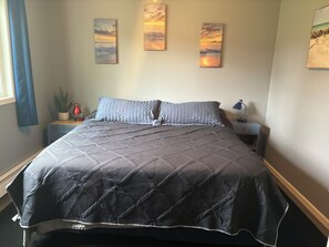 3 Schlafzimmer, Schreibtisch, Bügeleisen/Bügelbrett, WLAN