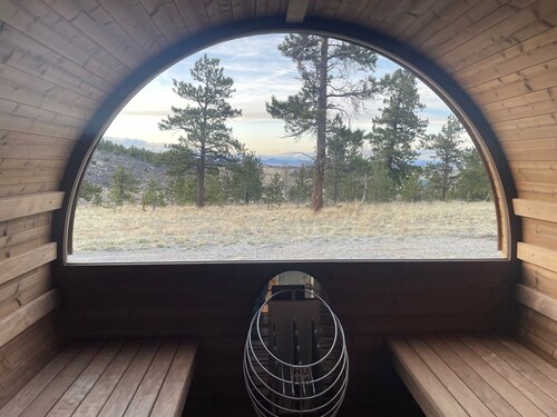 Amazing  Views--Spacious 3BR, outdoor barrel sauna, dog friendly