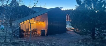 Amazing  Views--Spacious 3BR, outdoor barrel sauna, dog friendly