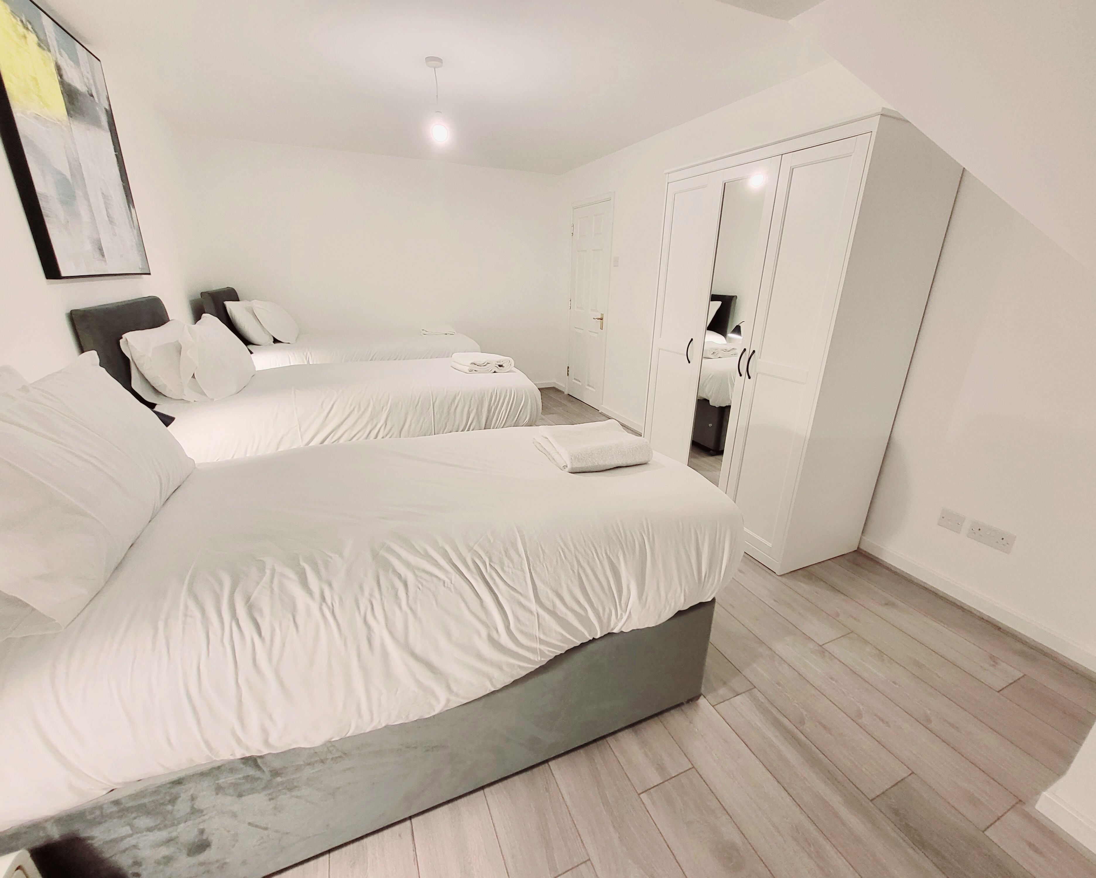 2 多间卧室、WiFi、床单