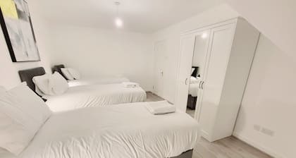 Garland Modern 2 Bedroom Apartment With Parking