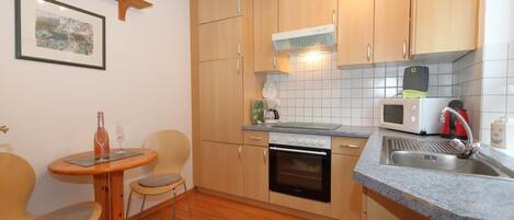 Frigorifero, forno, macchina per tè/caffè, tostapane