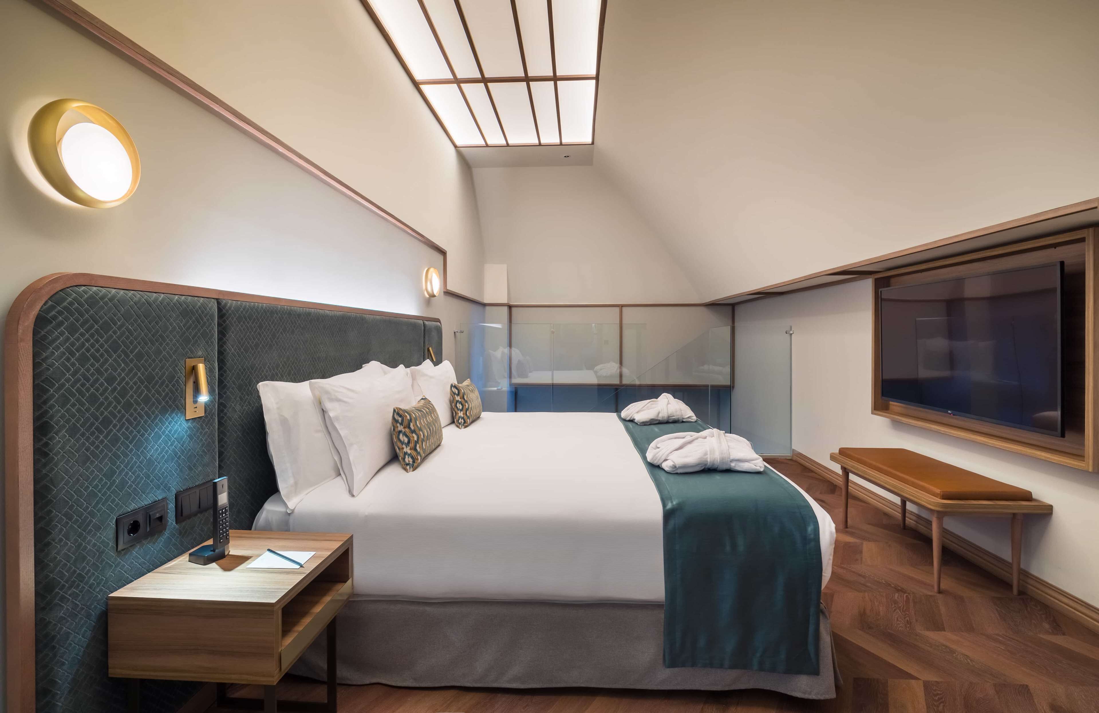 Suite (Duplex) | Egyptian cotton sheets, premium bedding, minibar, in-room safe