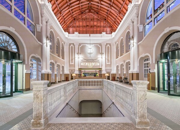 Lobby - Canfranc Estación, A Royal Hideaway Hotel - Gran Lujo (Canfranc)