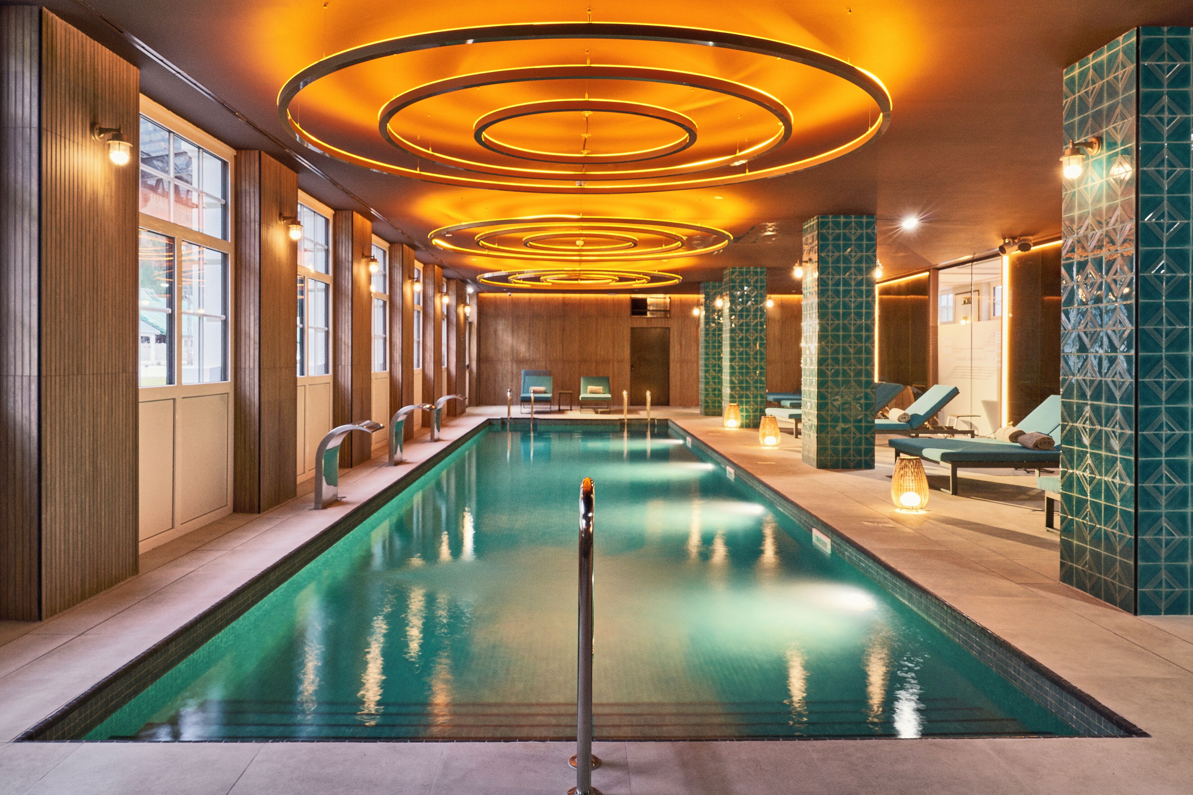Indendørs pool
