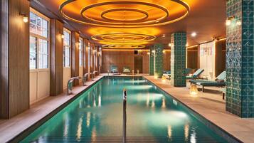 Indendørs pool