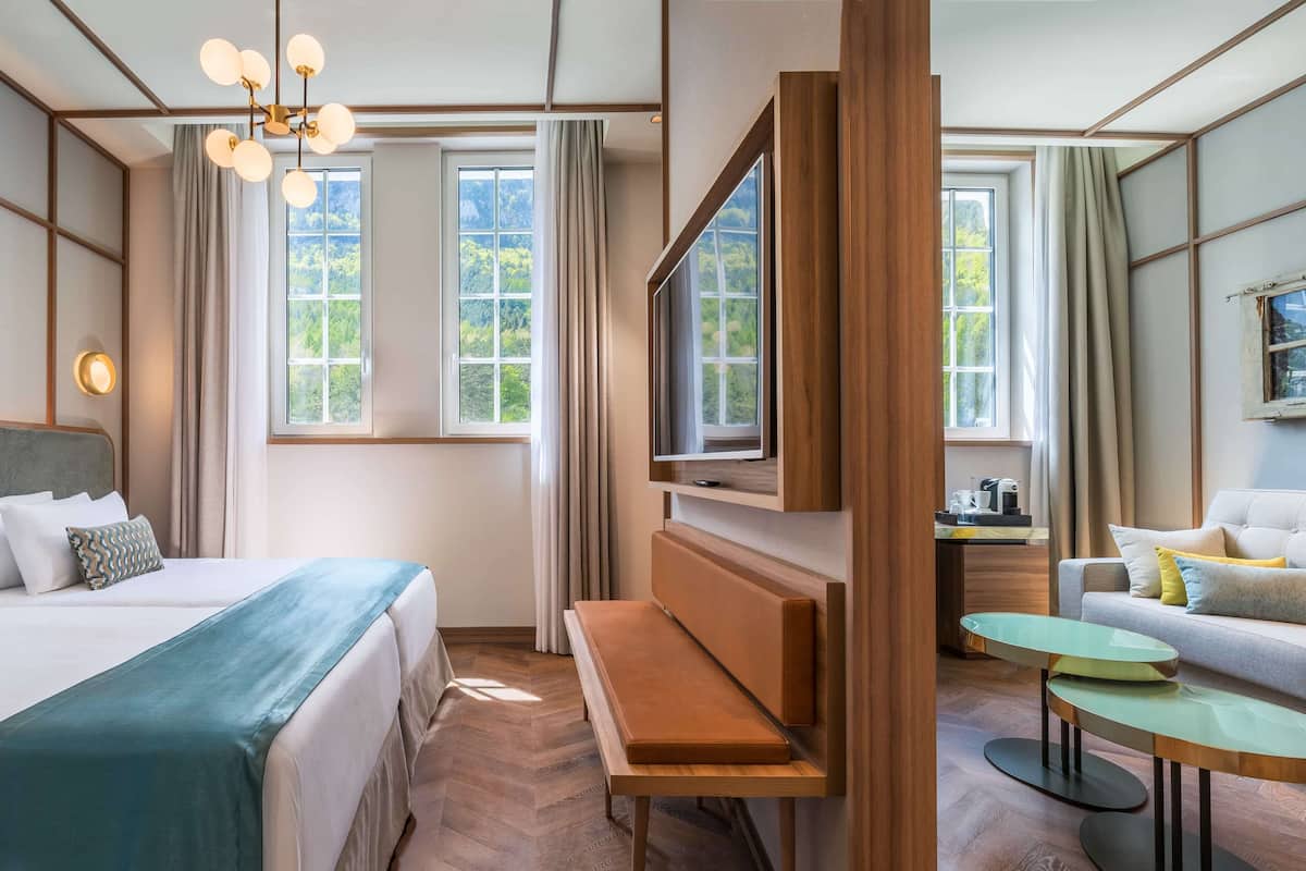 Junior Suite | Egyptian cotton sheets, premium bedding, minibar, in-room safe