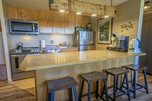 Fridge, microwave, oven, stovetop - Peak 9 - Ski in Ski out condo in Breckenridge. (Breckenridge)