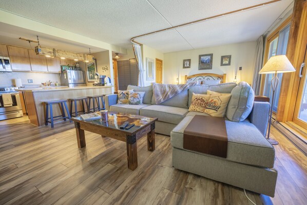 Smart TV, fireplace, books - Peak 9 - Ski in Ski out condo in Breckenridge. (Breckenridge)