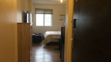 In-room safe, free WiFi, bed sheets