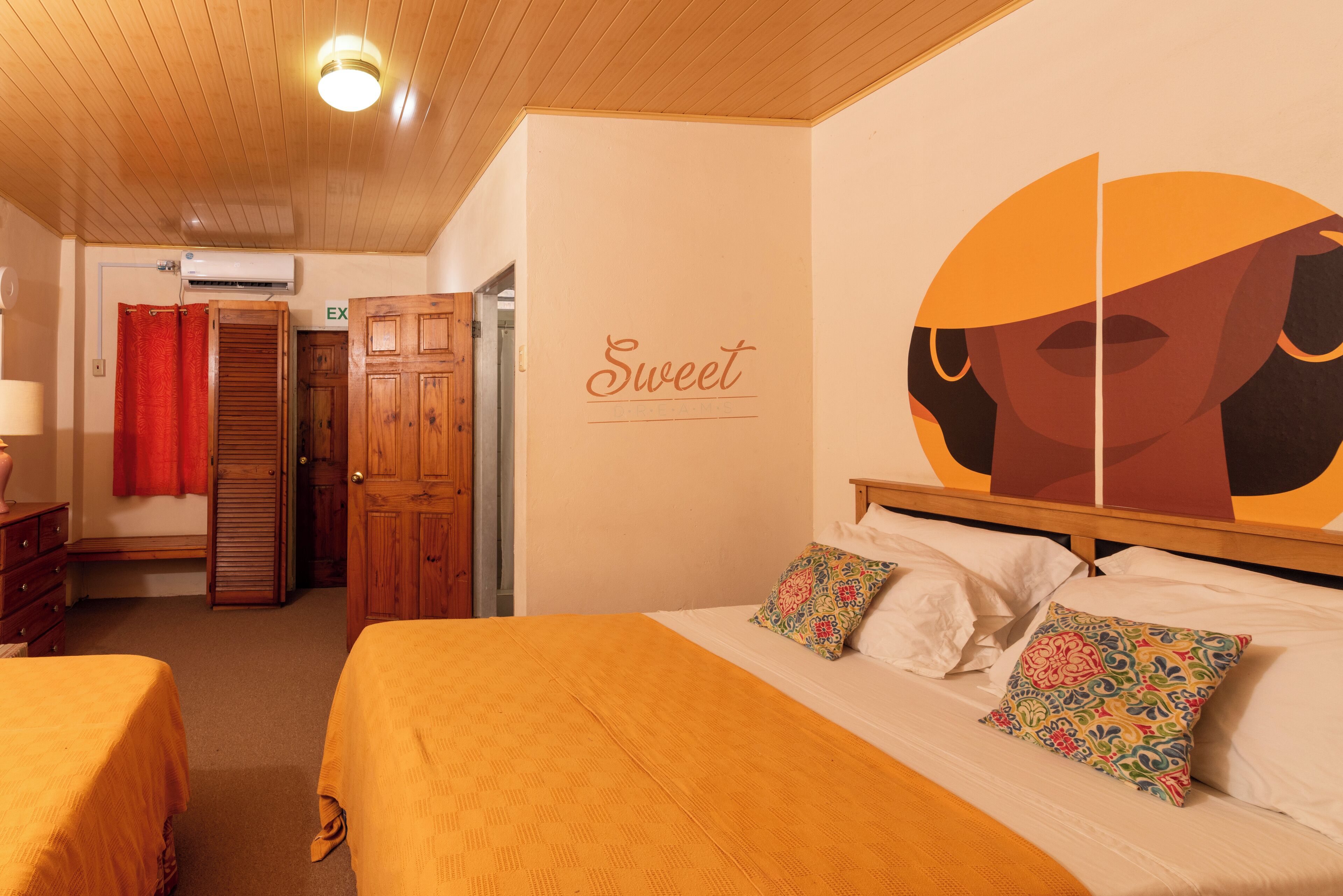 Appartement, plusieurs lits | 1 chambre, coffres-forts dans les chambres, décoration personnalisée
