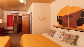 Appartement, plusieurs lits | 1 chambre, coffres-forts dans les chambres, décoration personnalisée