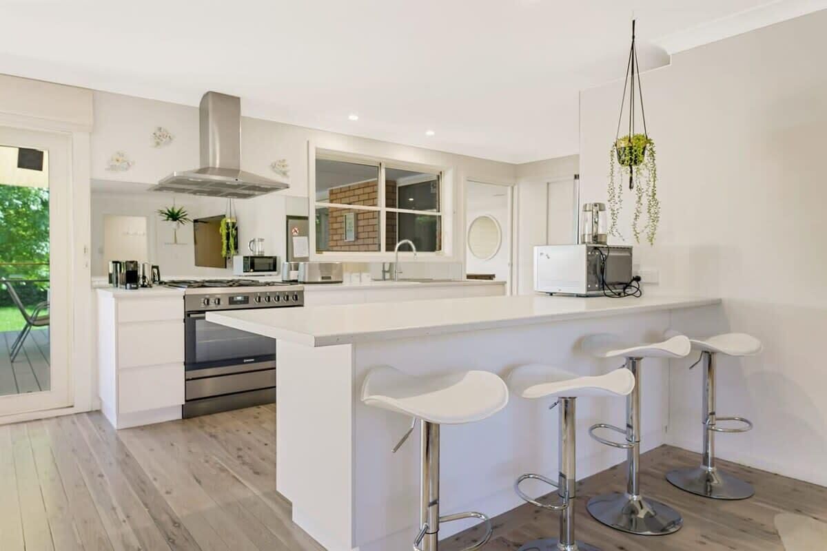 Køleskab, mikrobølgeovn, ovn, kogeplade