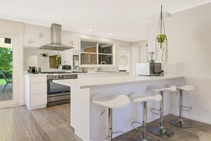 Fridge, microwave, oven, stovetop - The Pasadena - Entertainer's Haven, Firepit (Orange)